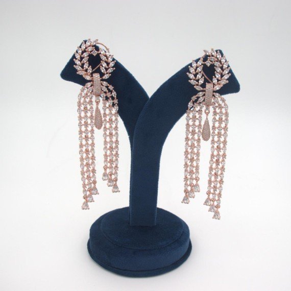https://traahijewels.com/products/anissa-rose-gold-hoop-earrings
