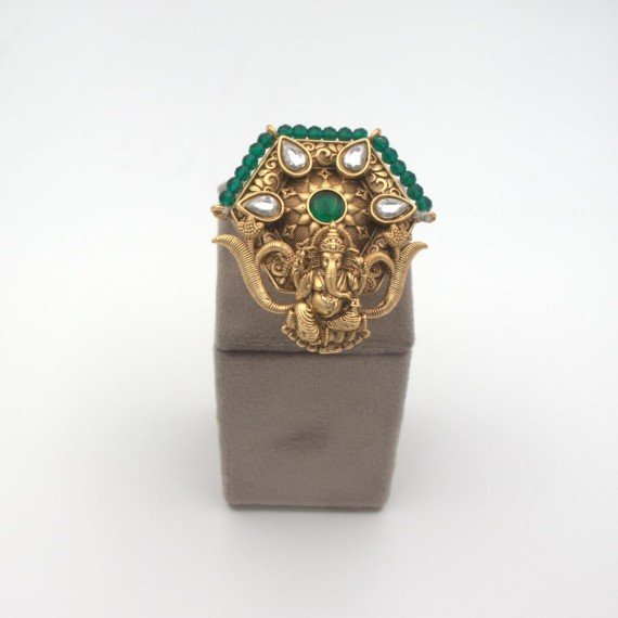 https://traahijewels.com/products/zar-kundan-maang-tikka